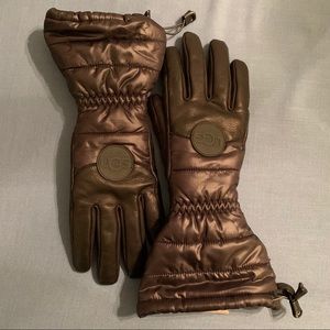 Black Ugg gloves